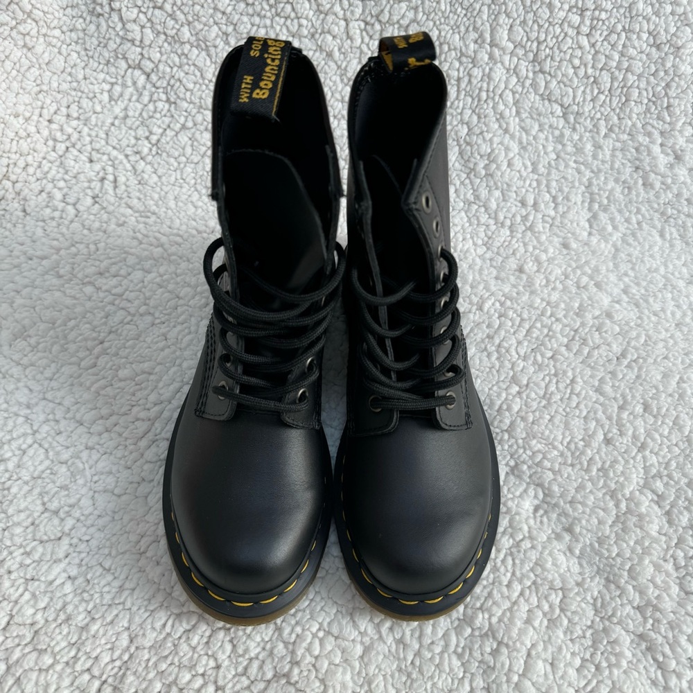 NEW w/o box Doc Martens boots size 5 🖤